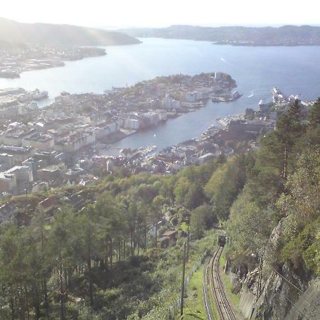 Central Location In The Heart Of Historic Bergen Bagian luar foto