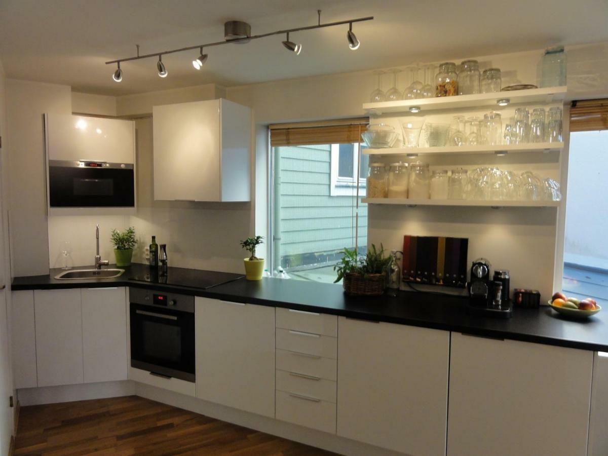 Central Location In The Heart Of Historic Bergen Bagian luar foto