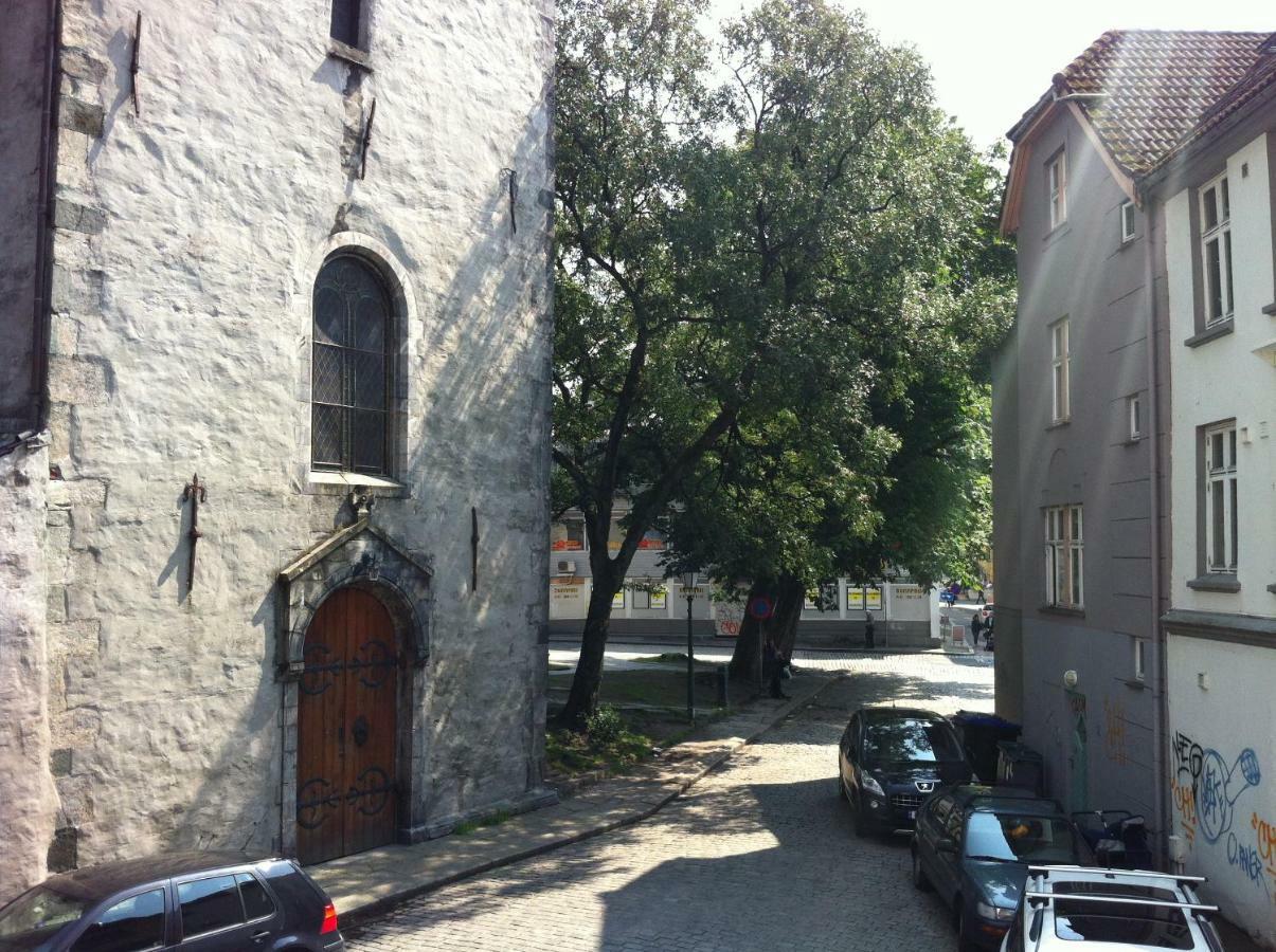 Central Location In The Heart Of Historic Bergen Bagian luar foto