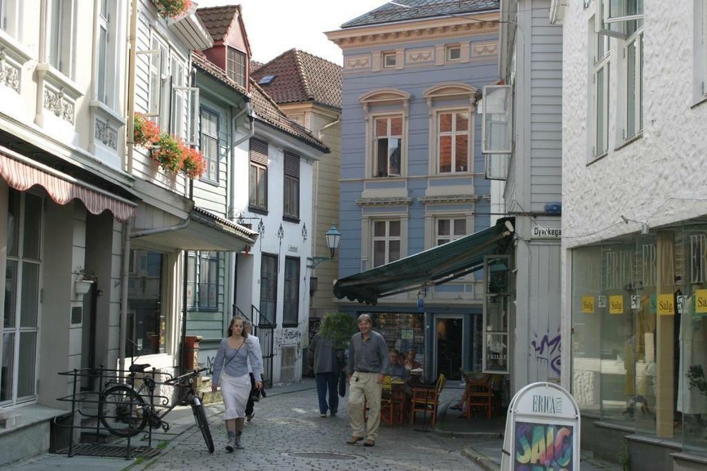 Central Location In The Heart Of Historic Bergen Bagian luar foto