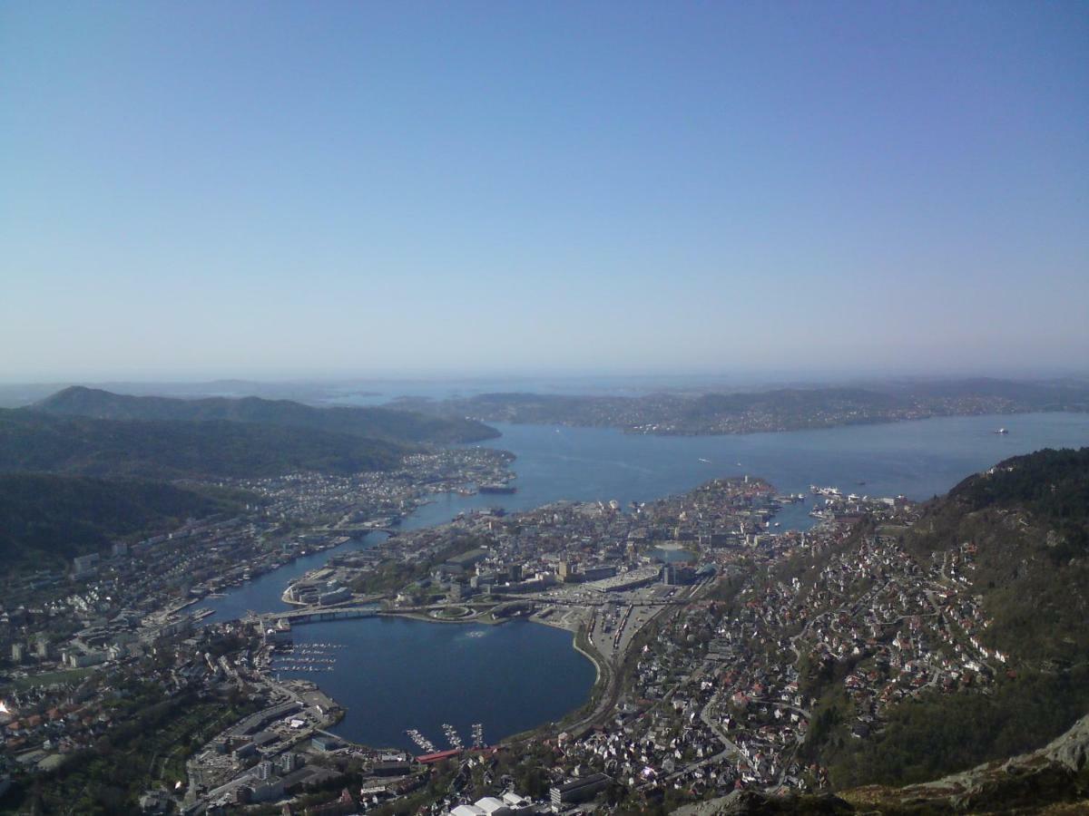 Central Location In The Heart Of Historic Bergen Bagian luar foto